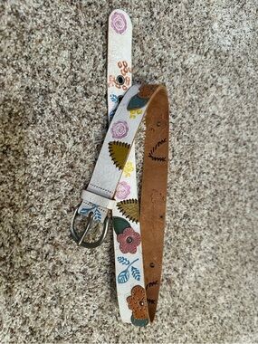 Women’s Floral Embossed Off White Leather Belt